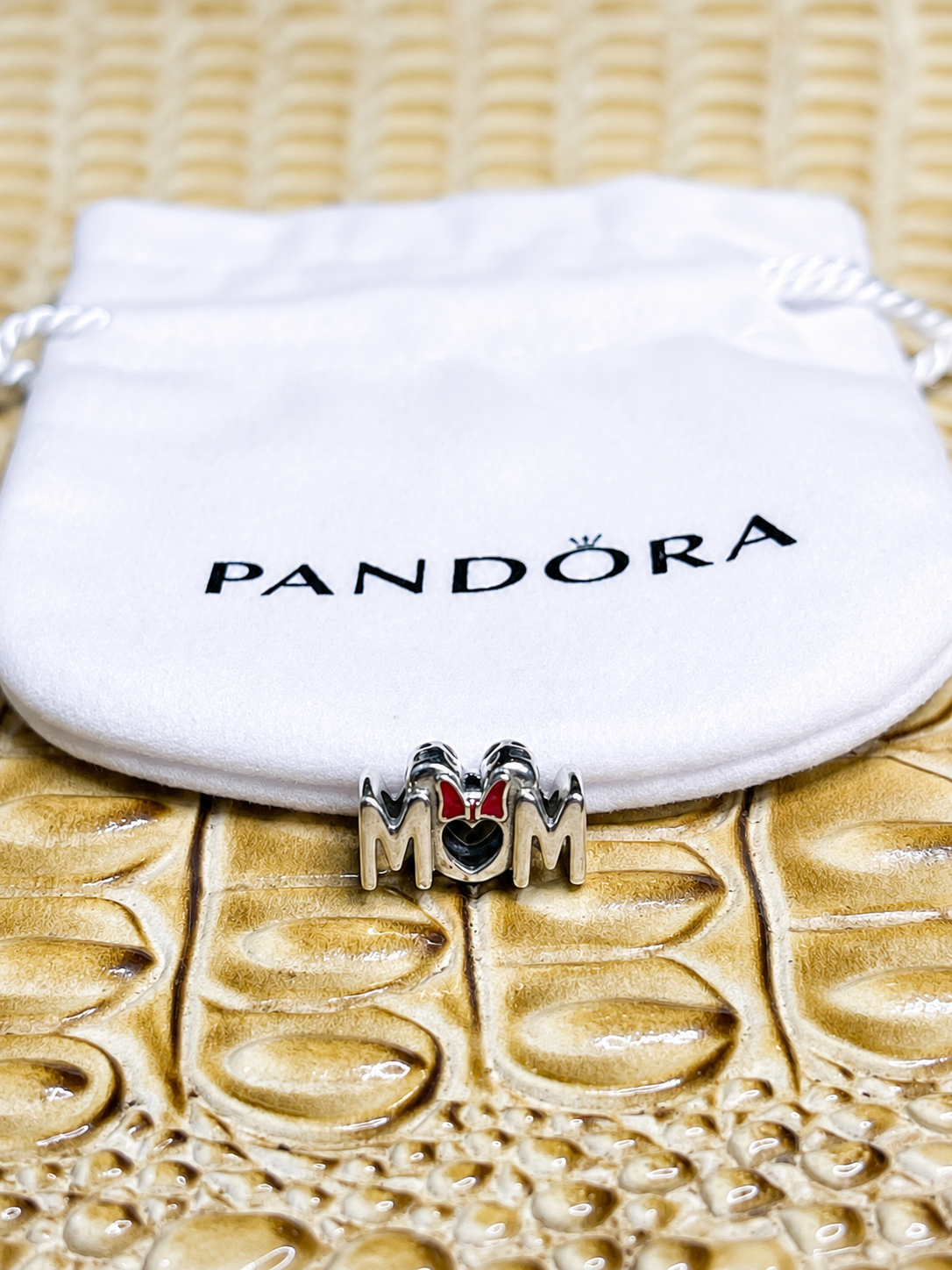 Authentic Pandora Disney Minnie Mouse Bow Mom Charm S925 ALE 799363C01